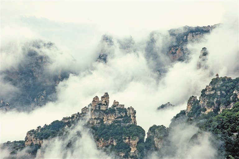 保定市白石山景区云海峰林实景