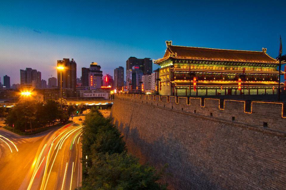 西安市城墙•碑林历史文化景区城墙夜景实景