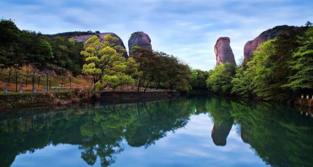 上饶市弋阳县龟峰景区丹霞湖景实景