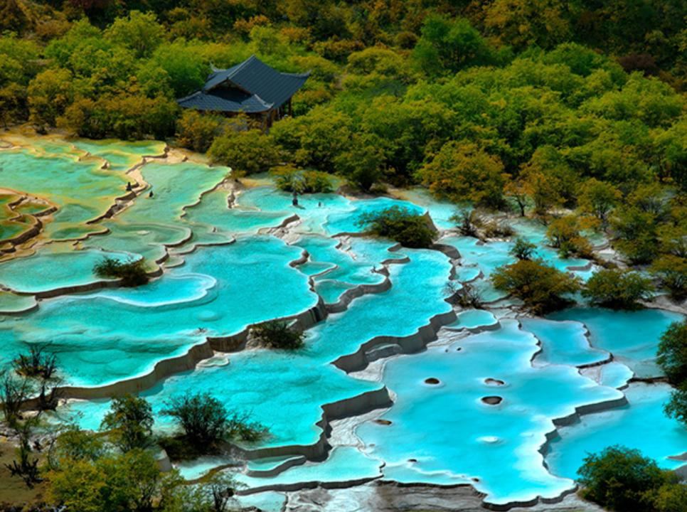 阿坝州黄龙风景名胜区五彩池实景
