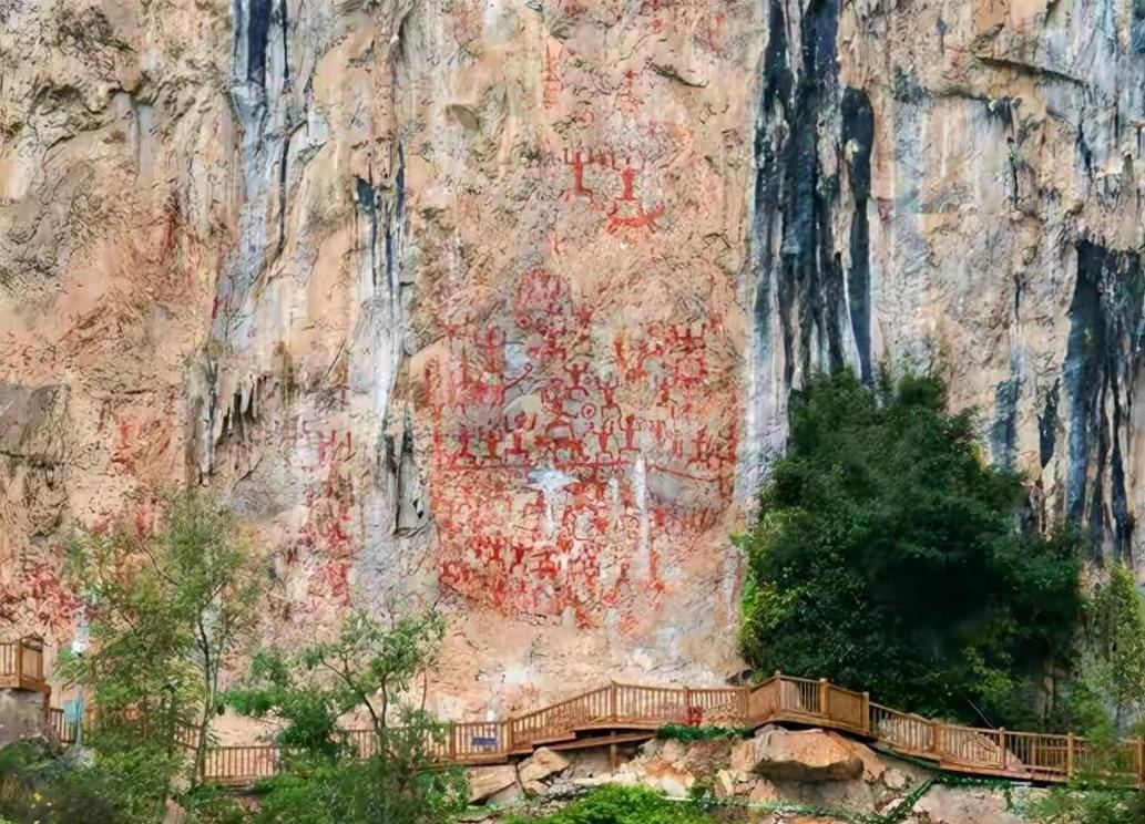 崇左市花山岩画景区崖壁岩画实景