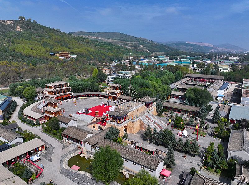 海东市互助土族故土园旅游区彩虹部落实景