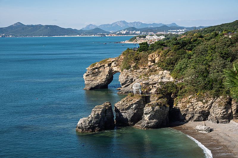 大连市金石滩景区恐龙探海实景