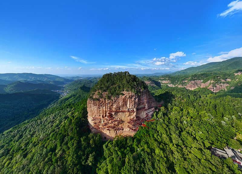 天水市麦积山景区麦积山石窟实景