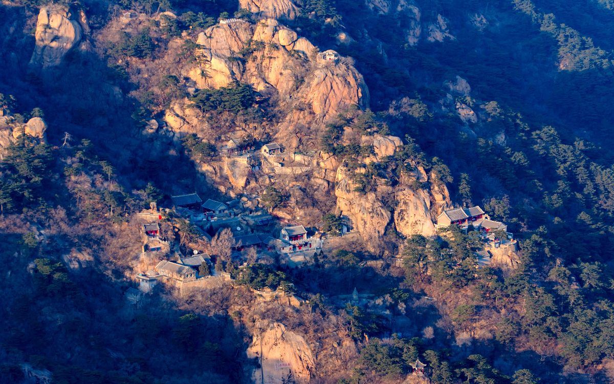 鞍山市千山景区群山道观实景