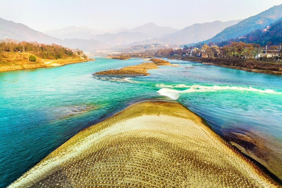 成都市青城山-都江堰旅游景区鱼嘴分水堤实景