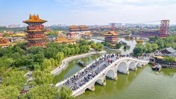 开封市清明上河园景区虹桥实景