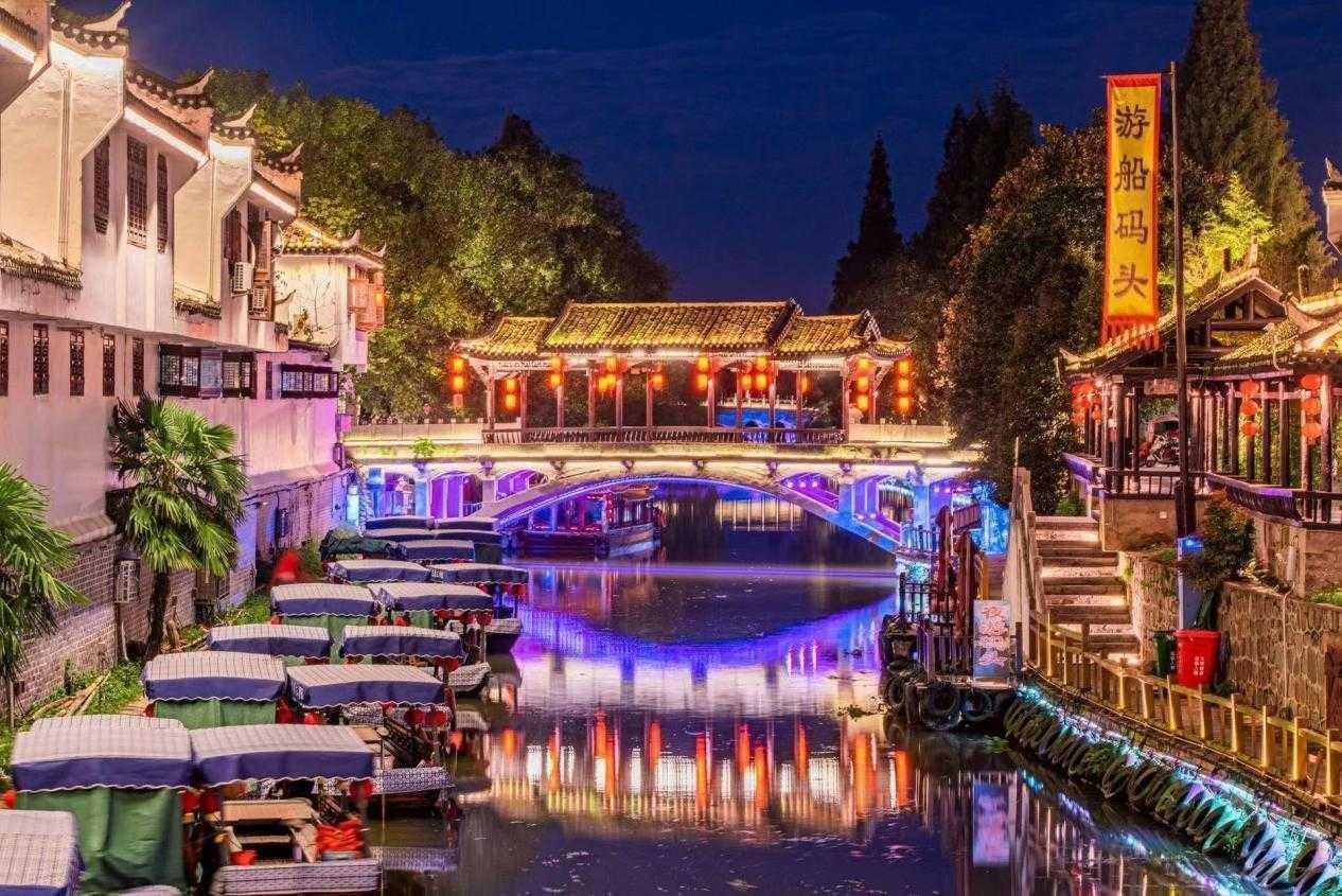 合肥市三河古镇景区廊桥夜景实景