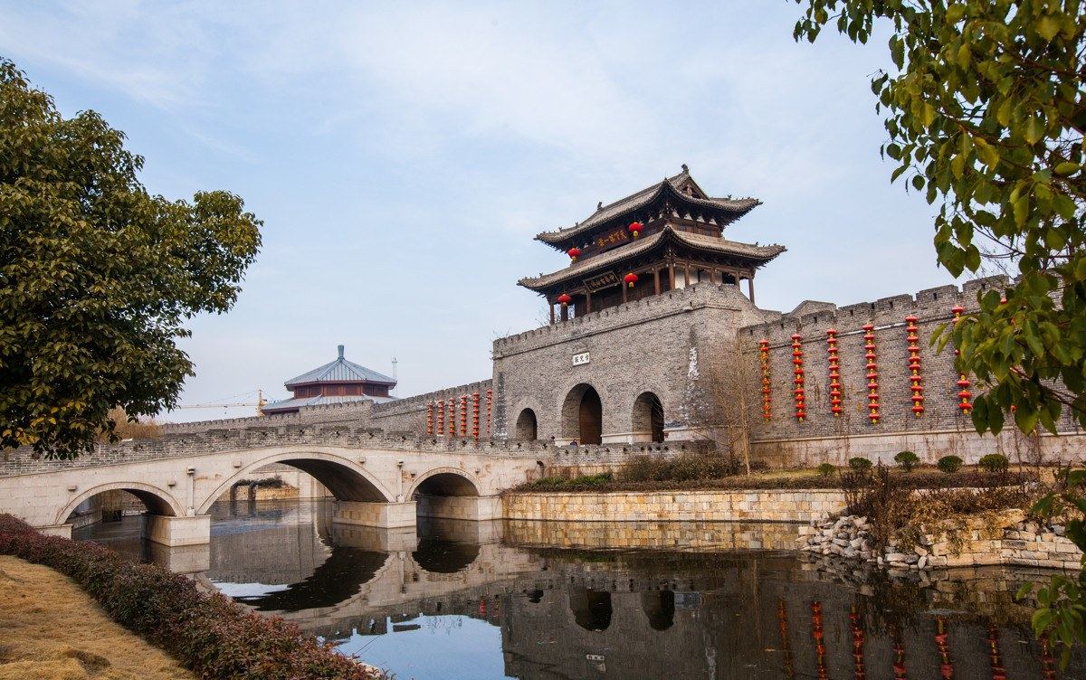 枣庄市台儿庄古城景区古城城门实景