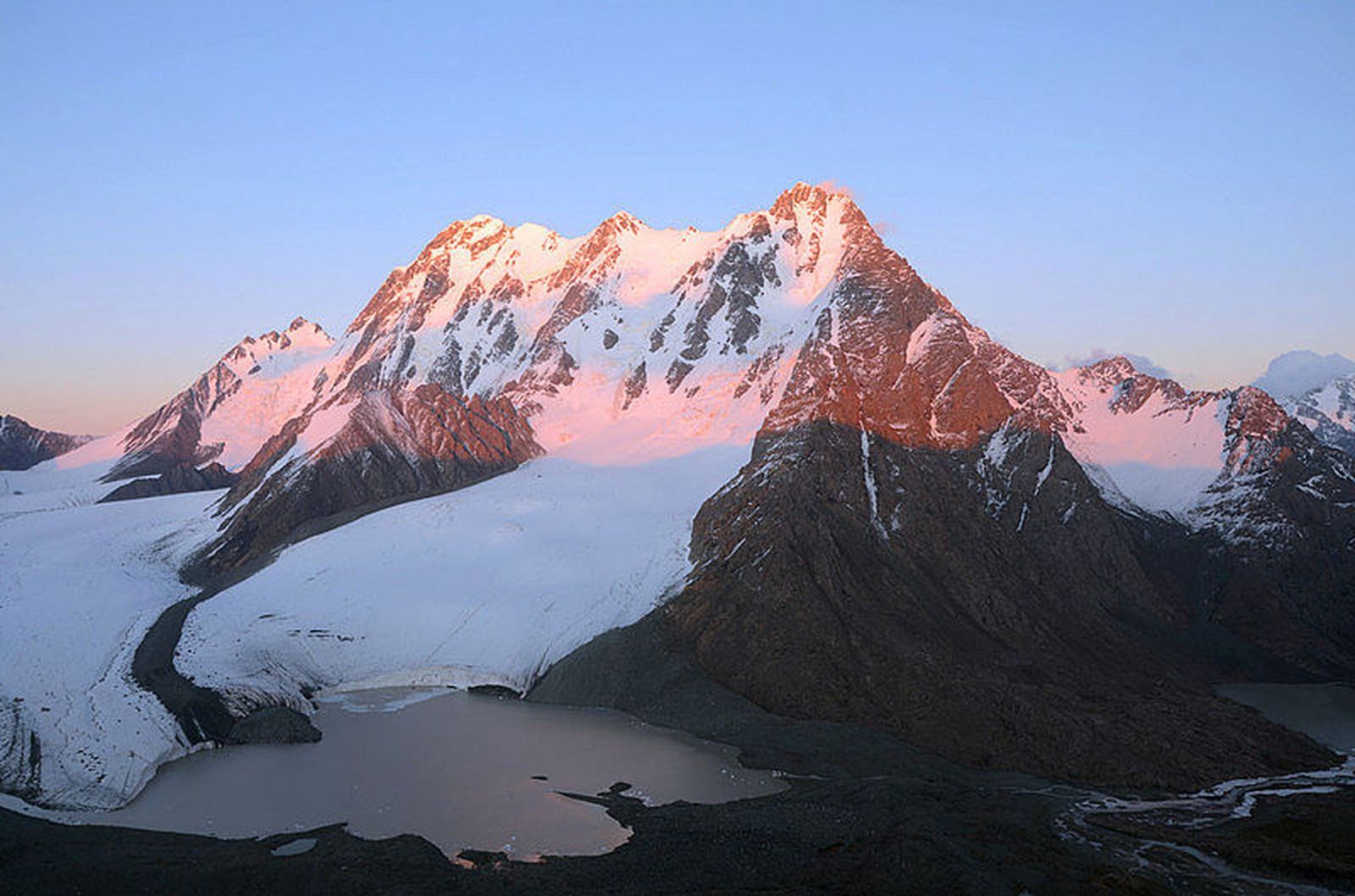 昌吉回族自治州天山天池风景名胜区天池实景