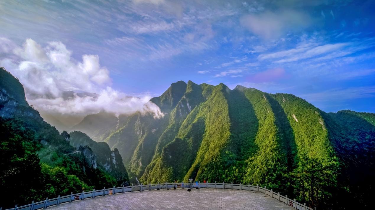 武陵山大裂谷景区铜石岭实景