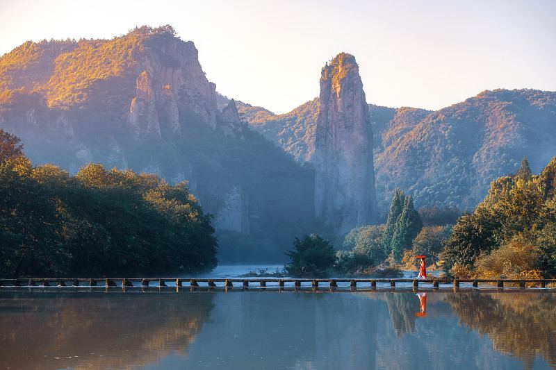 丽水市缙云仙都景区鼎湖峰晨韵实景