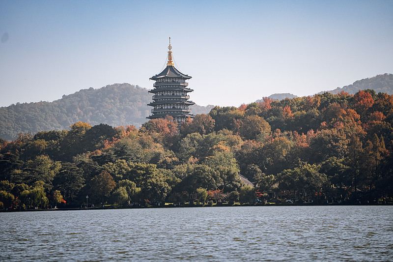 杭州市杭州西湖风景区雷峰夕照实景