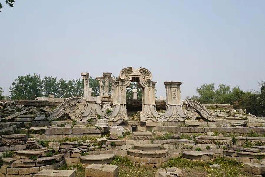圆明园遗址公园景区大水法残垣实景
