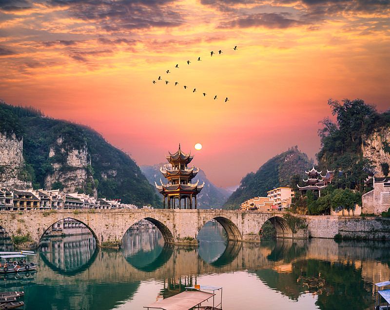 黔东南州镇远县镇远古城旅游景区祝圣桥日落实景